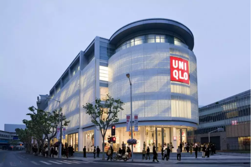 Uniqlo �ɹ����� 100% ȫ�Զ��ִ���������е�ֱ������·�����װ��������
