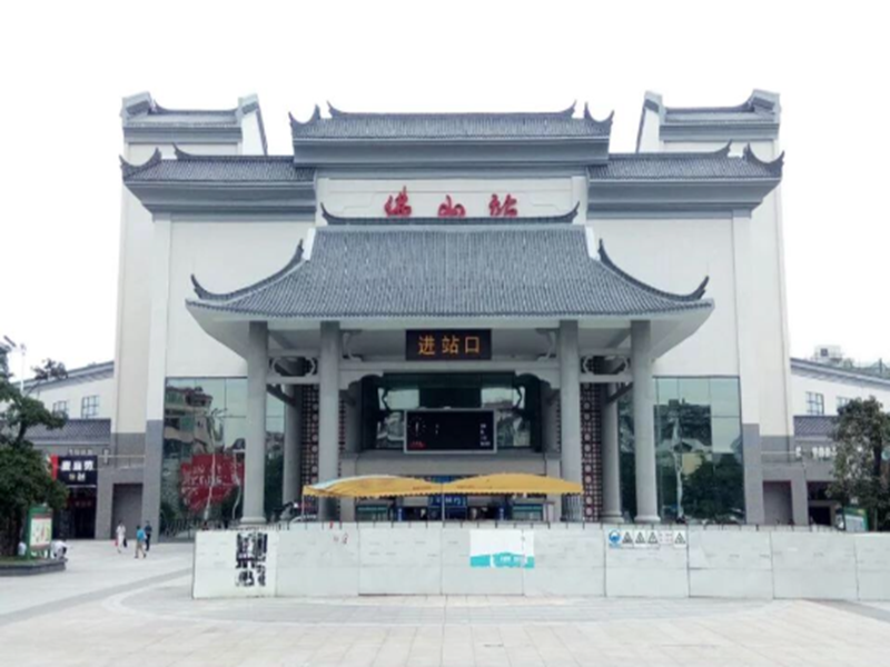 10月11日8时起，拉萨火车站正式暂？驮