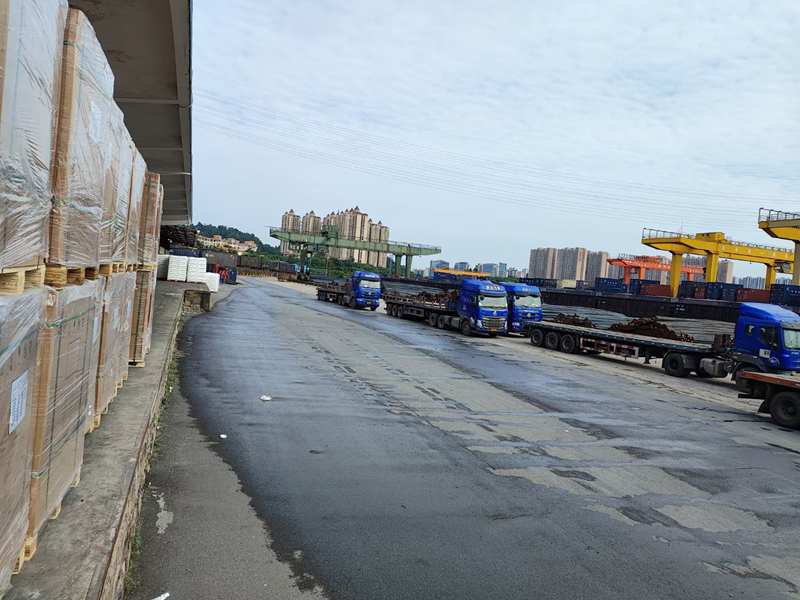 EBET易博拉萨铁路左近仓库，可提供美满仓储物流服务