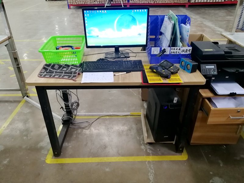 拉萨云仓工作台.jpg 拉萨云仓工作台.jpg